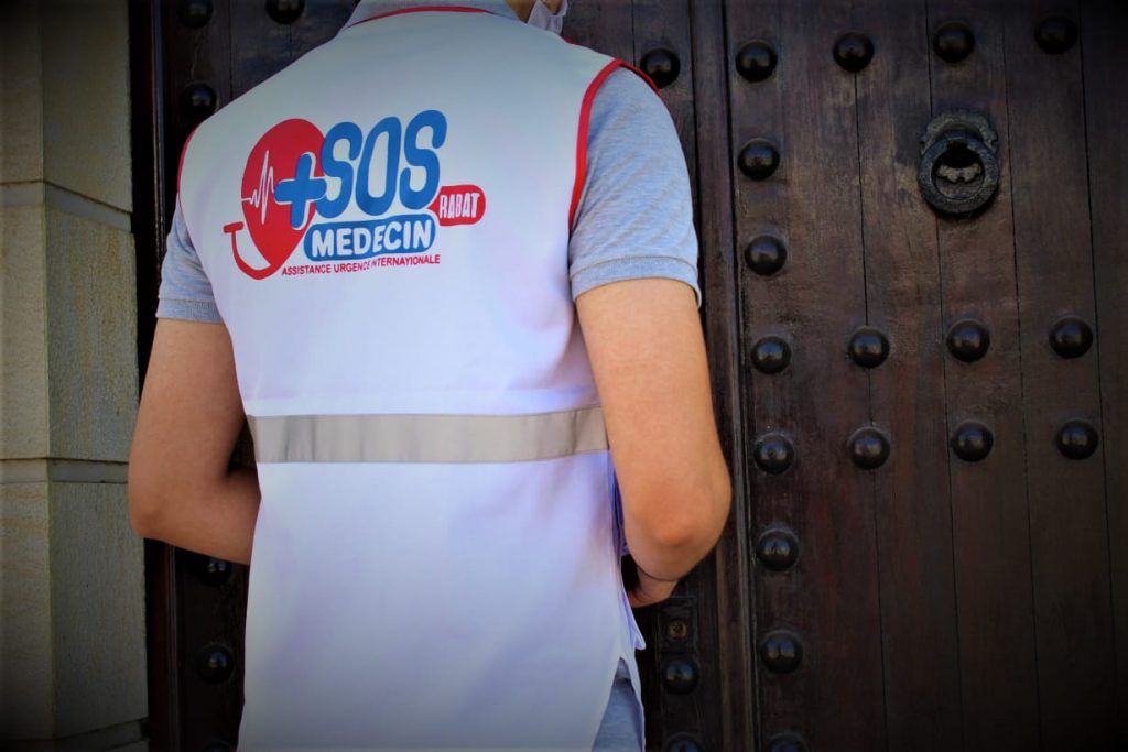 medecin sos medecin rabat devant porte du patient